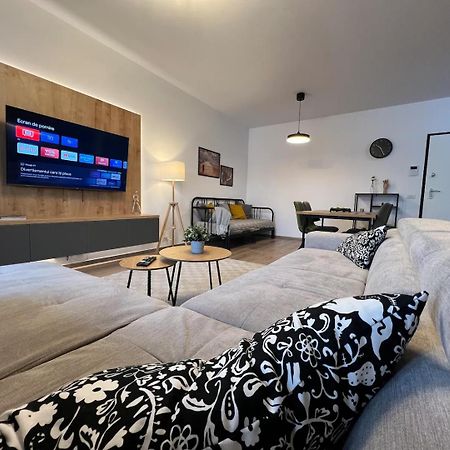 High-Rise Luxury Apartment With Free Parking ブカレスト エクステリア 写真