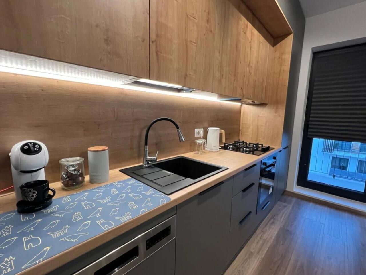 High-Rise Luxury Apartment With Free Parking ブカレスト エクステリア 写真