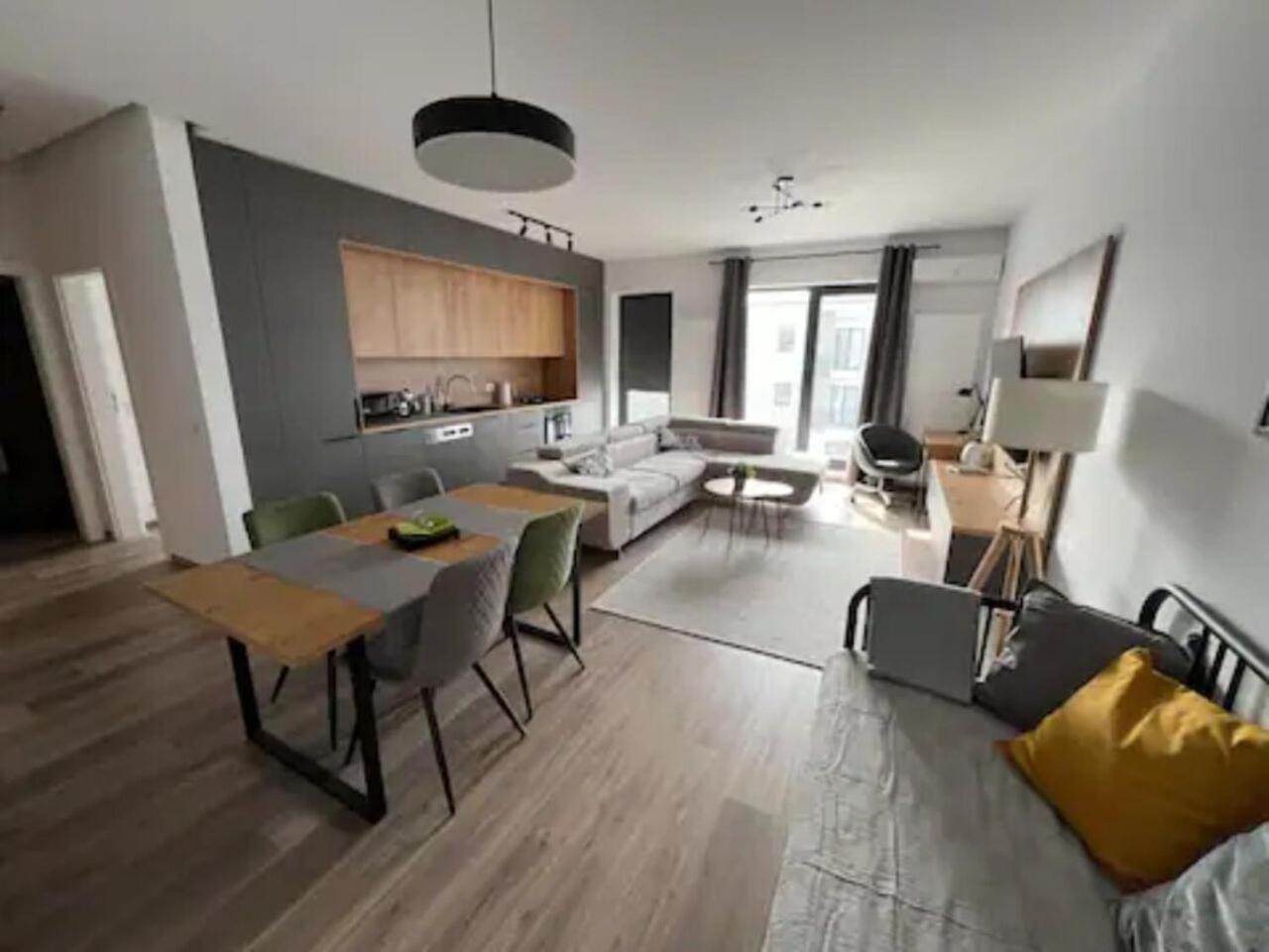 High-Rise Luxury Apartment With Free Parking ブカレスト エクステリア 写真