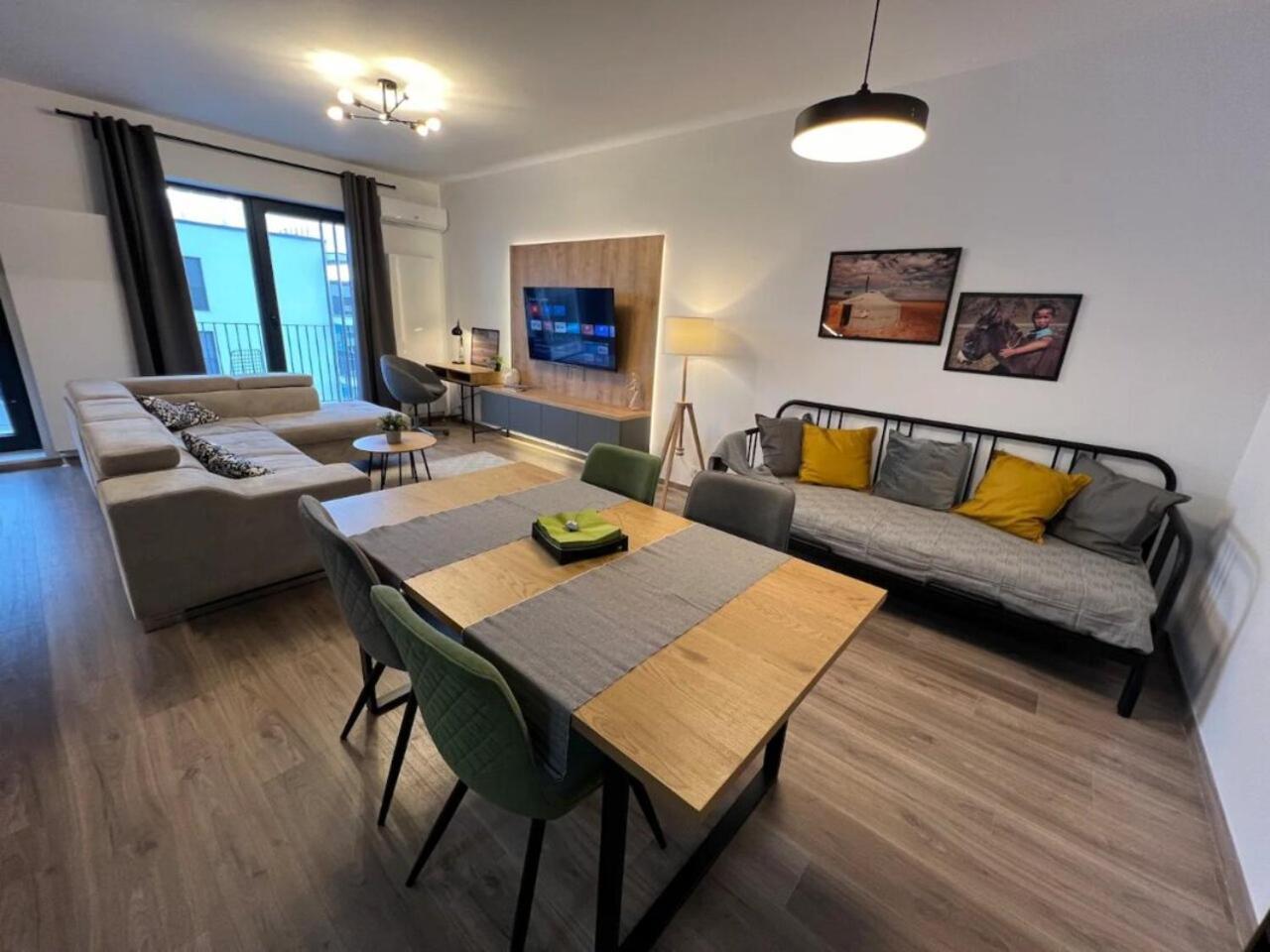 High-Rise Luxury Apartment With Free Parking ブカレスト エクステリア 写真
