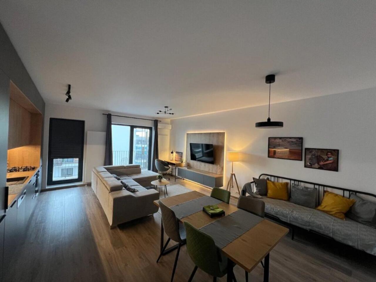High-Rise Luxury Apartment With Free Parking ブカレスト エクステリア 写真