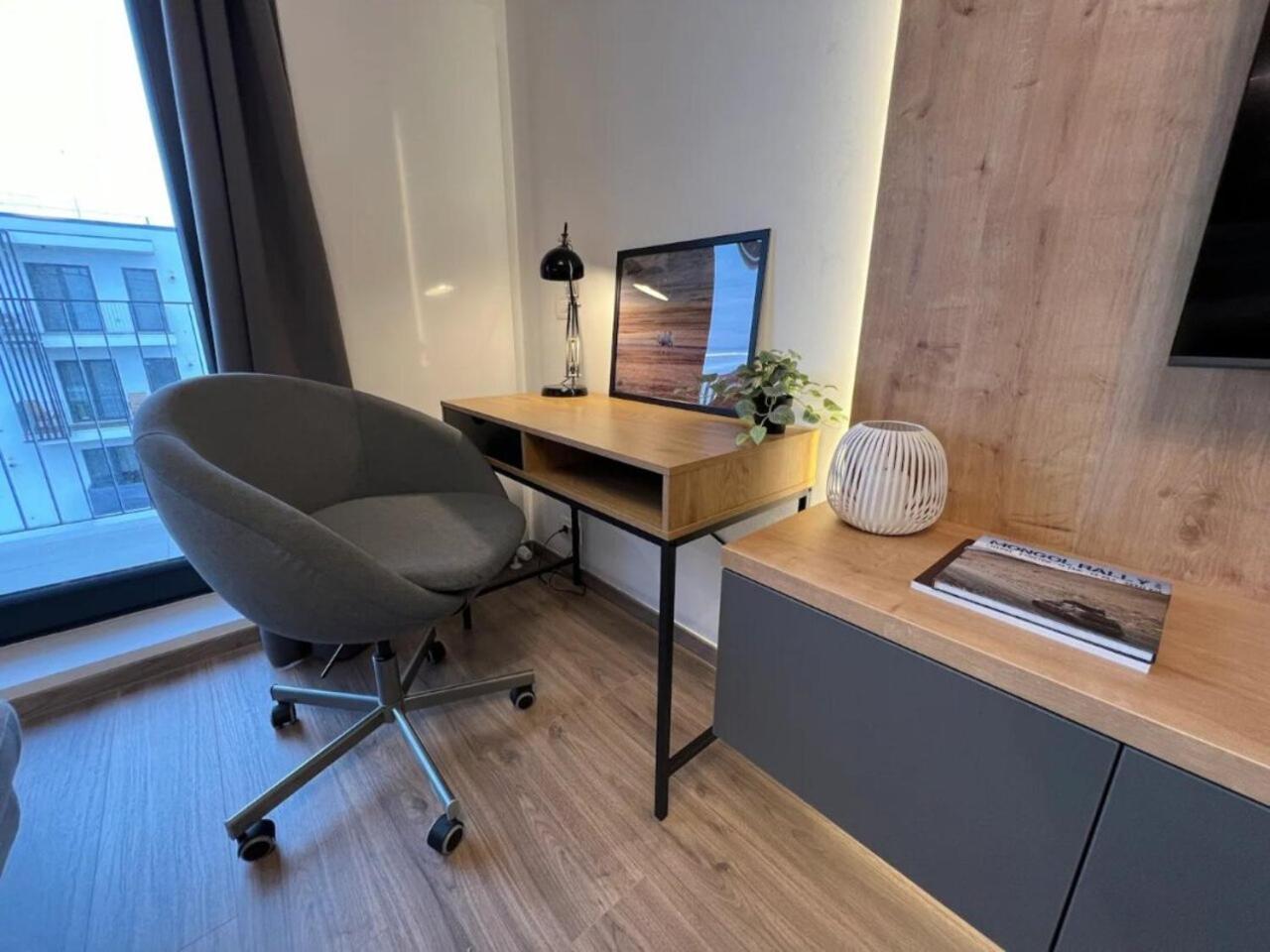 High-Rise Luxury Apartment With Free Parking ブカレスト エクステリア 写真