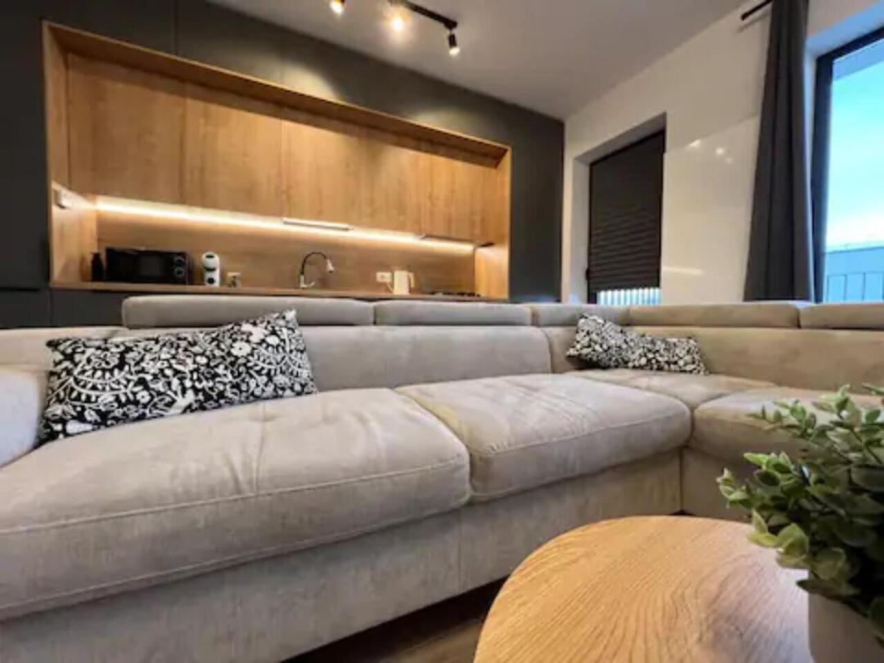 High-Rise Luxury Apartment With Free Parking ブカレスト エクステリア 写真
