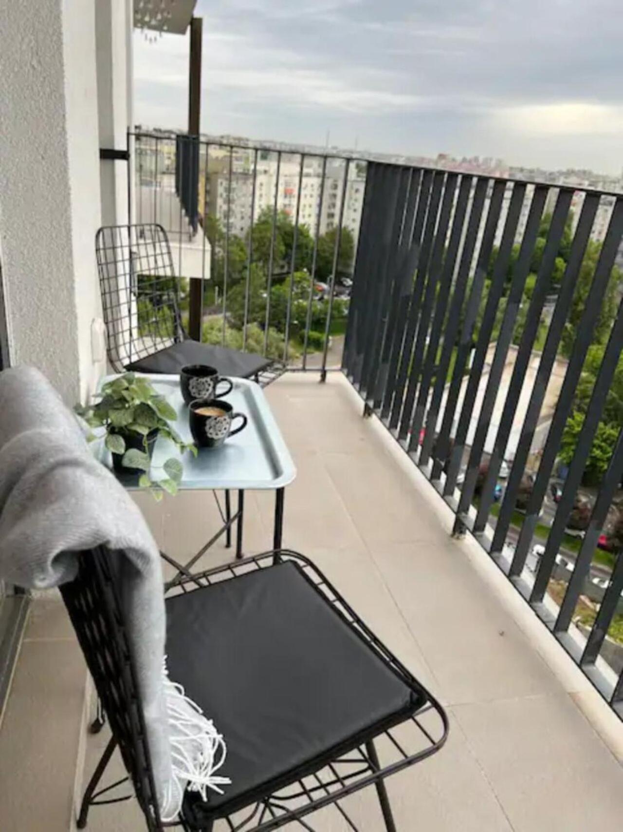 High-Rise Luxury Apartment With Free Parking ブカレスト エクステリア 写真