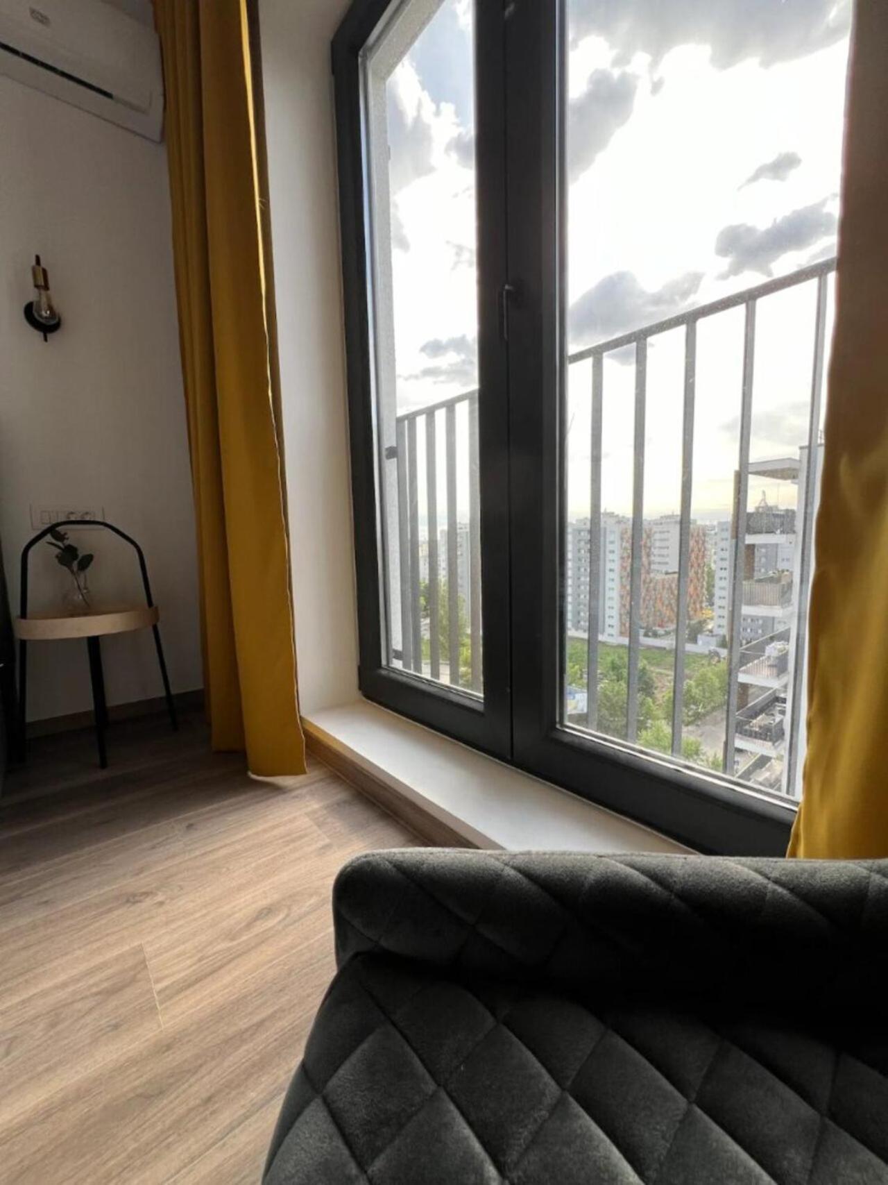 High-Rise Luxury Apartment With Free Parking ブカレスト エクステリア 写真