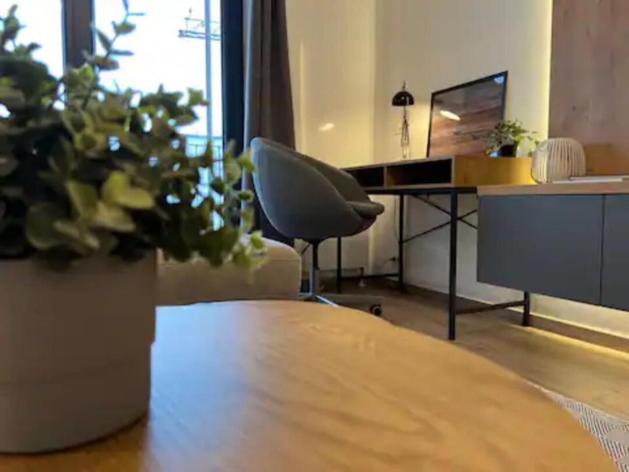 High-Rise Luxury Apartment With Free Parking ブカレスト エクステリア 写真