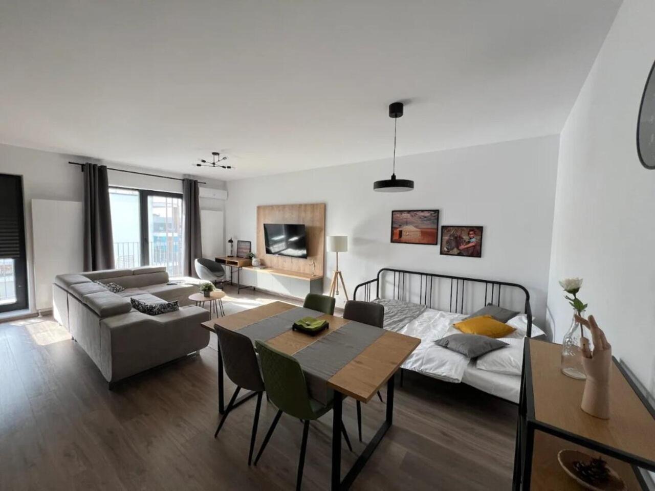 High-Rise Luxury Apartment With Free Parking ブカレスト エクステリア 写真