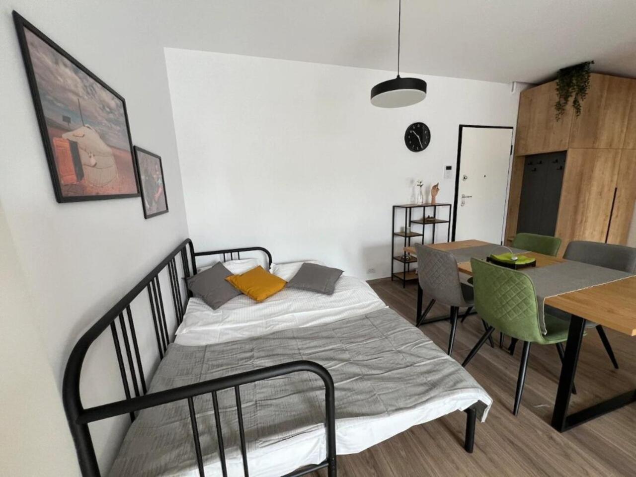 High-Rise Luxury Apartment With Free Parking ブカレスト エクステリア 写真
