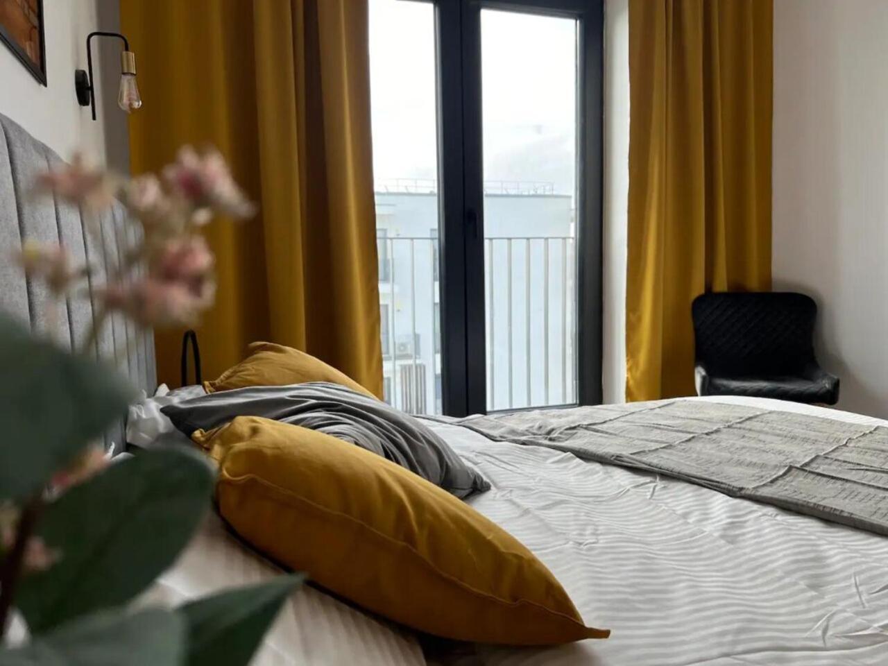 High-Rise Luxury Apartment With Free Parking ブカレスト エクステリア 写真