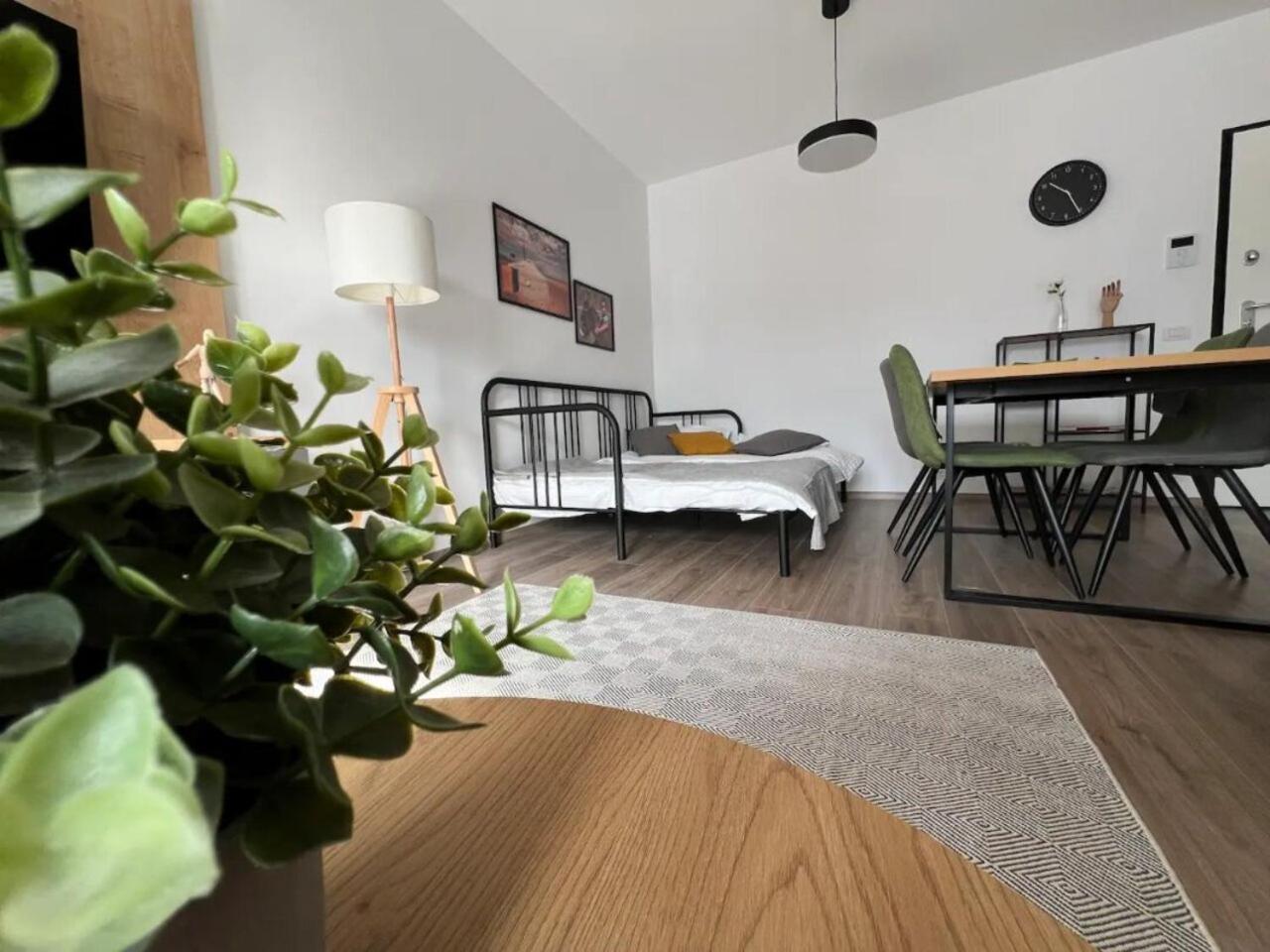 High-Rise Luxury Apartment With Free Parking ブカレスト エクステリア 写真