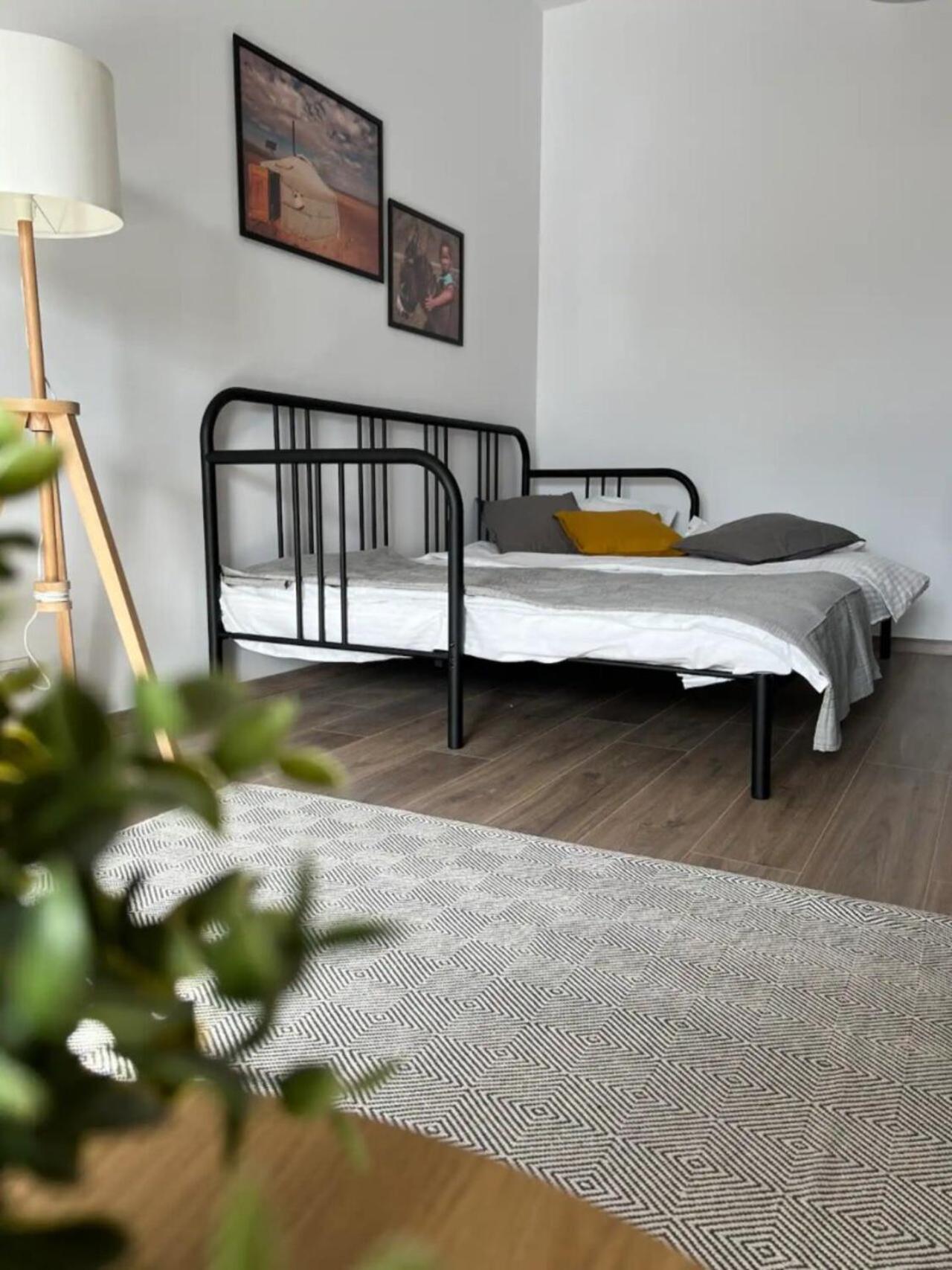 High-Rise Luxury Apartment With Free Parking ブカレスト エクステリア 写真