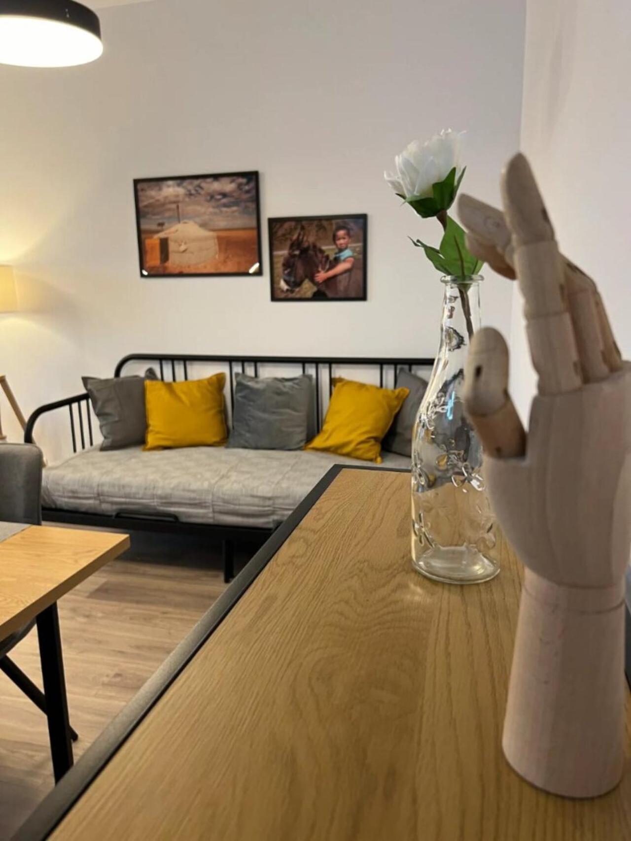 High-Rise Luxury Apartment With Free Parking ブカレスト エクステリア 写真